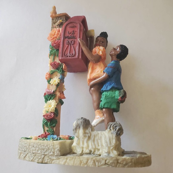 Vintage '97 Treasures of the Heart Figurine - Picture 7 of 13